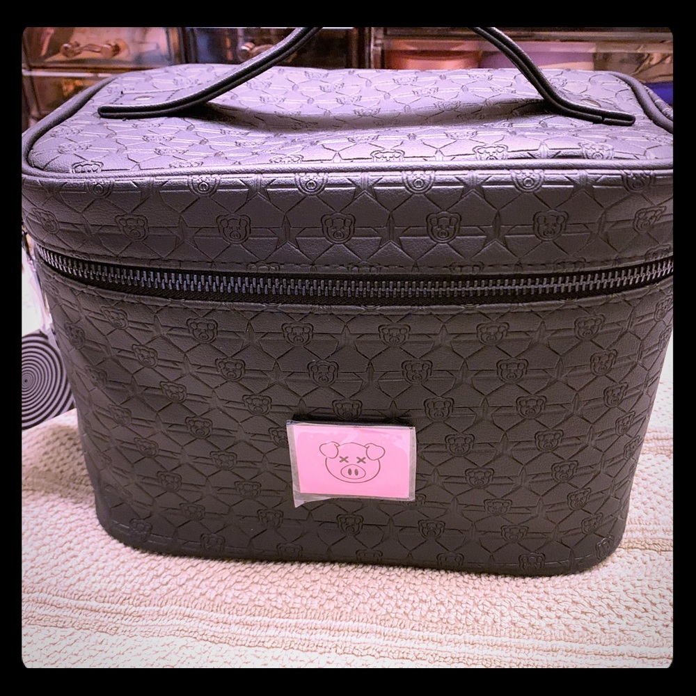shane-x-jeffree travel case